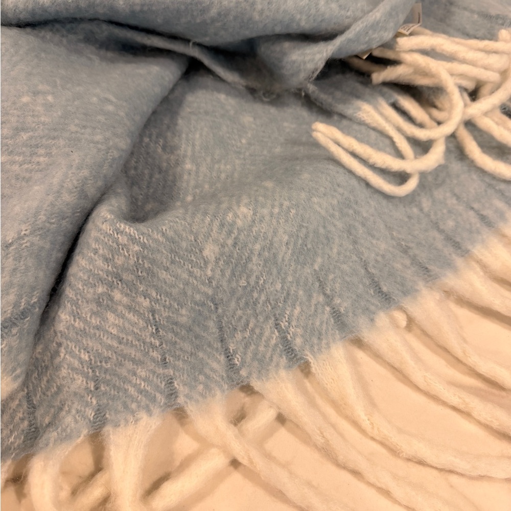 UpWest Soft Blue and Cream throw blanket - Picture 5 of 9